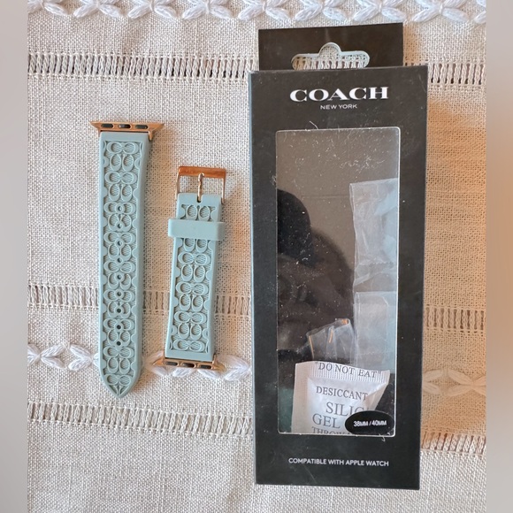🦄RARE Rose Gold Hardware/ COACH Signature C Rubber Apple Watch® Band ~38\40mm - Picture 5 of 13